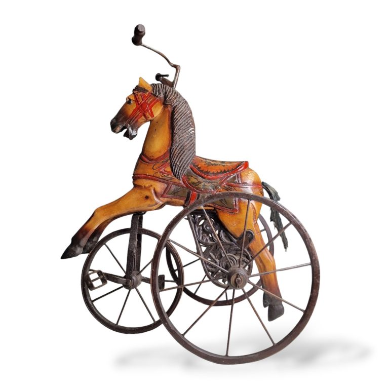 Triciclo Antigo de Madeira e Metal com Figura de Cavalo – Final do Século XIX / Início do Século XX