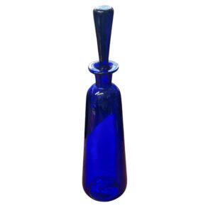 Garrafa decorativa em vidro soprado azul cobalto com tampa