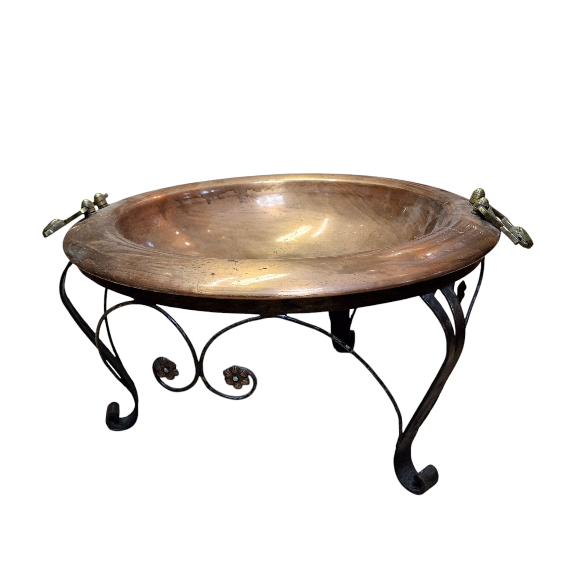 Braseiro em cobre com suporte em ferro forjado