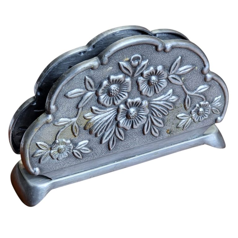 Porta-guardanapos em estanho com relevo floral
