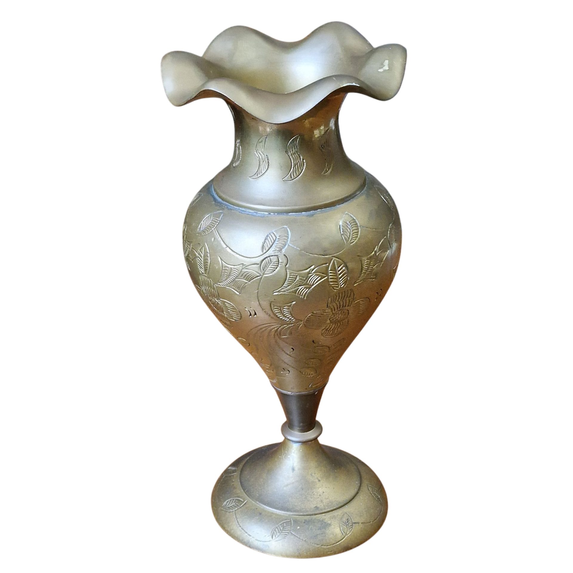 Jarra decorativa em metal com bojo floral gravado