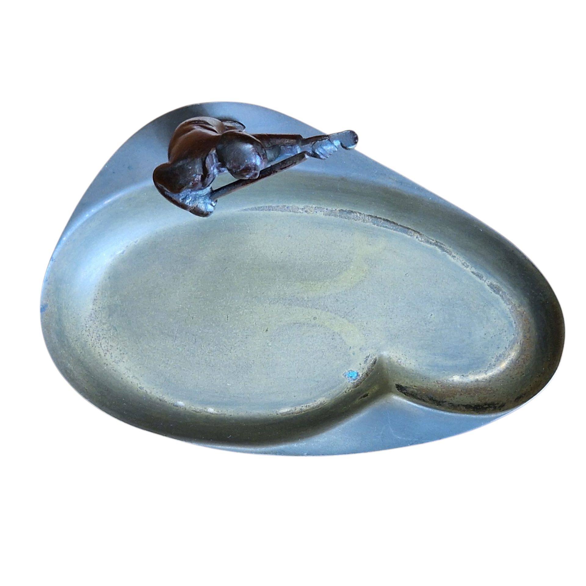 Travessa decorativa com figura de violinista em metal