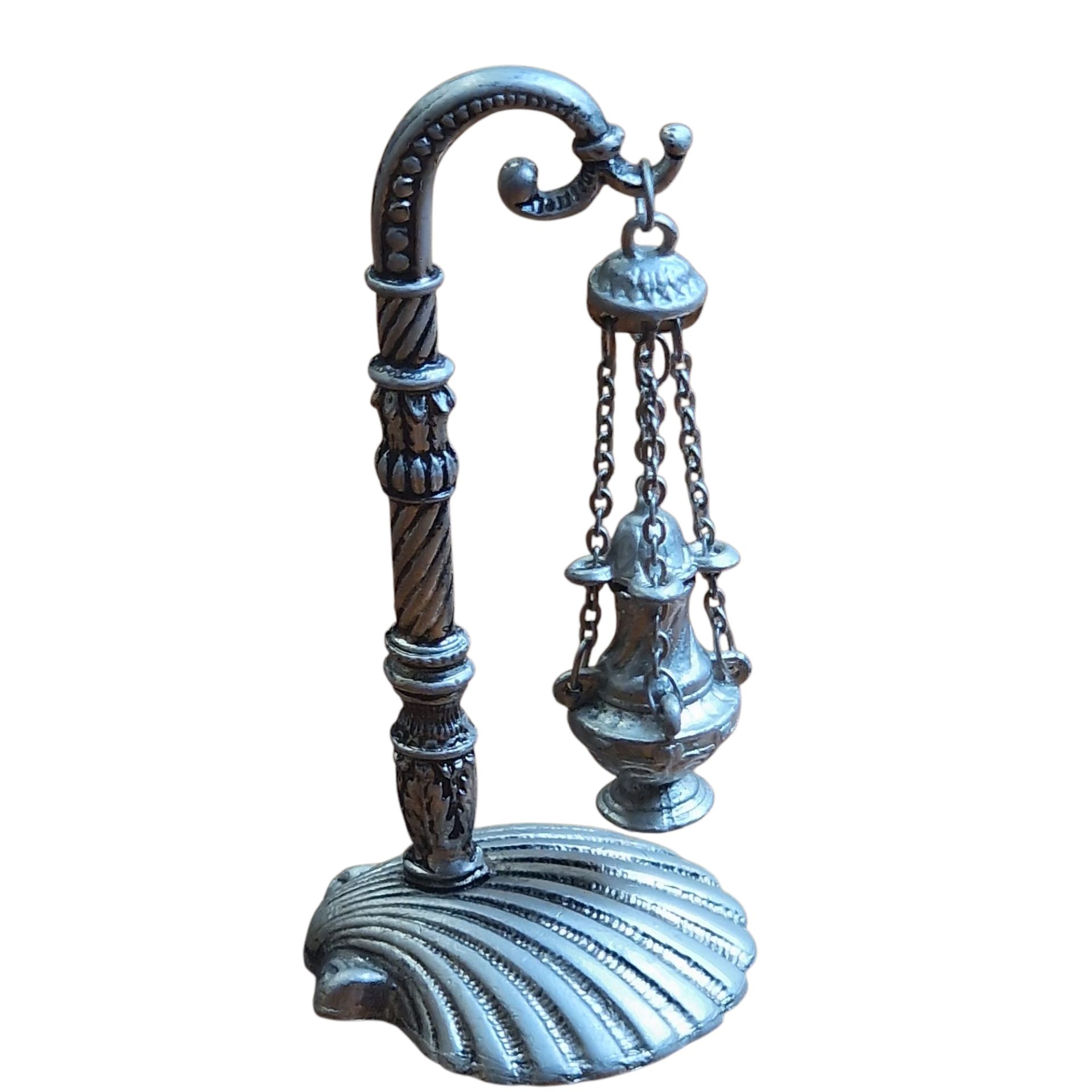 Fumeiro miniatura em metal com base em forma de vieira de Santiago