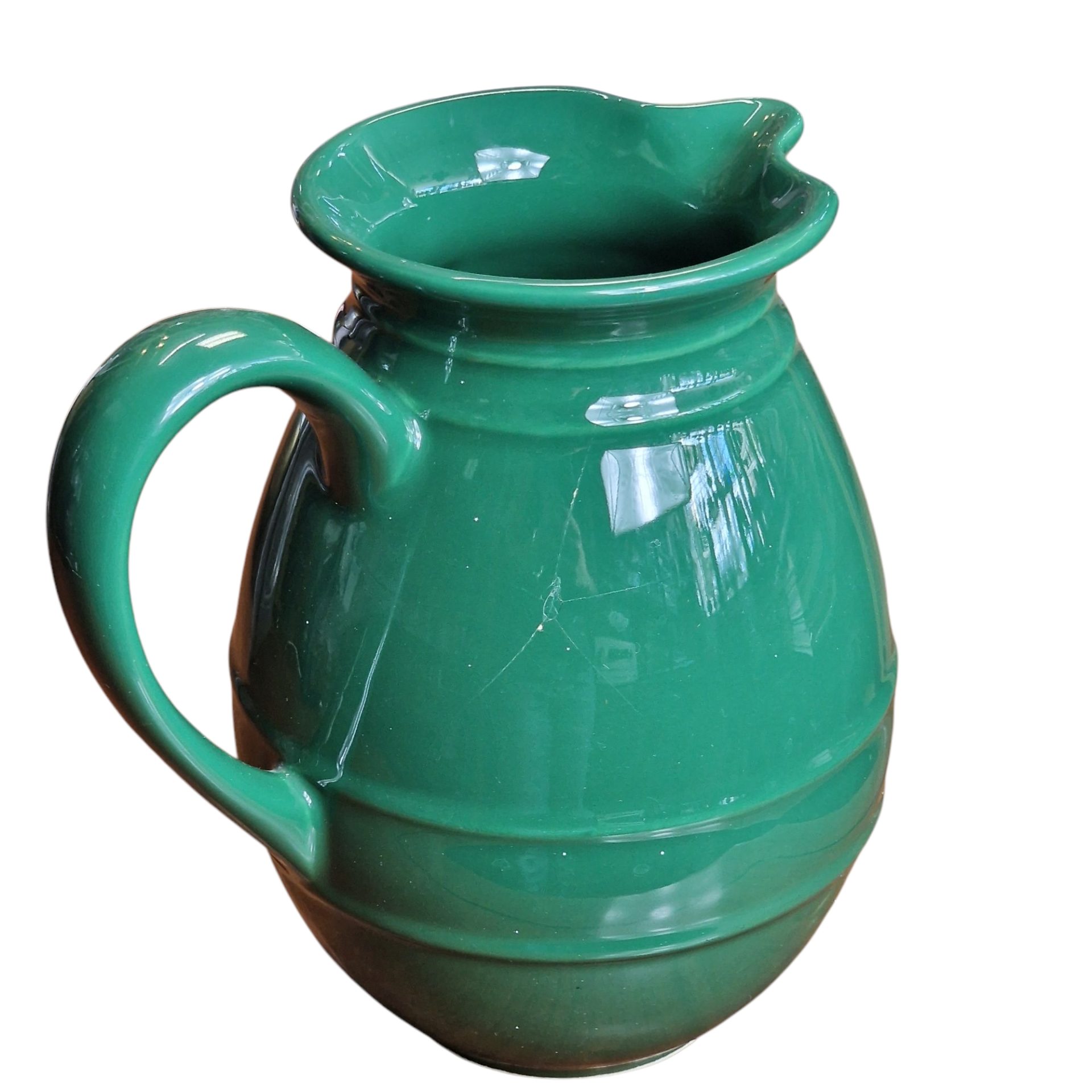 Jarro cerâmico verde-vidrado com asa e bojo arredondado