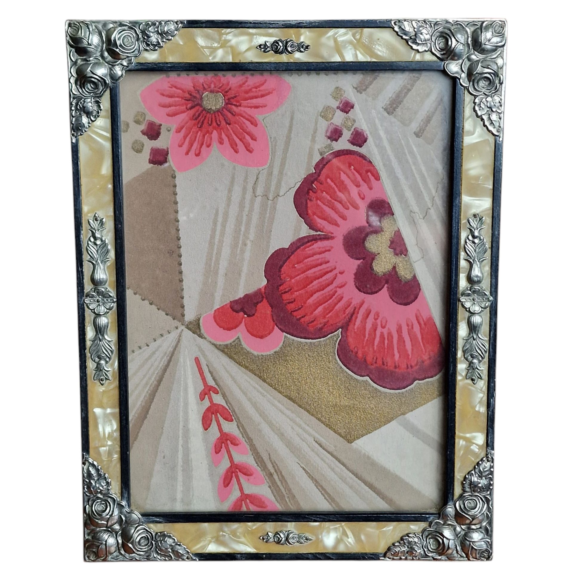 Moldura decorativa vintage com apliques florais e com efeito madrepérola