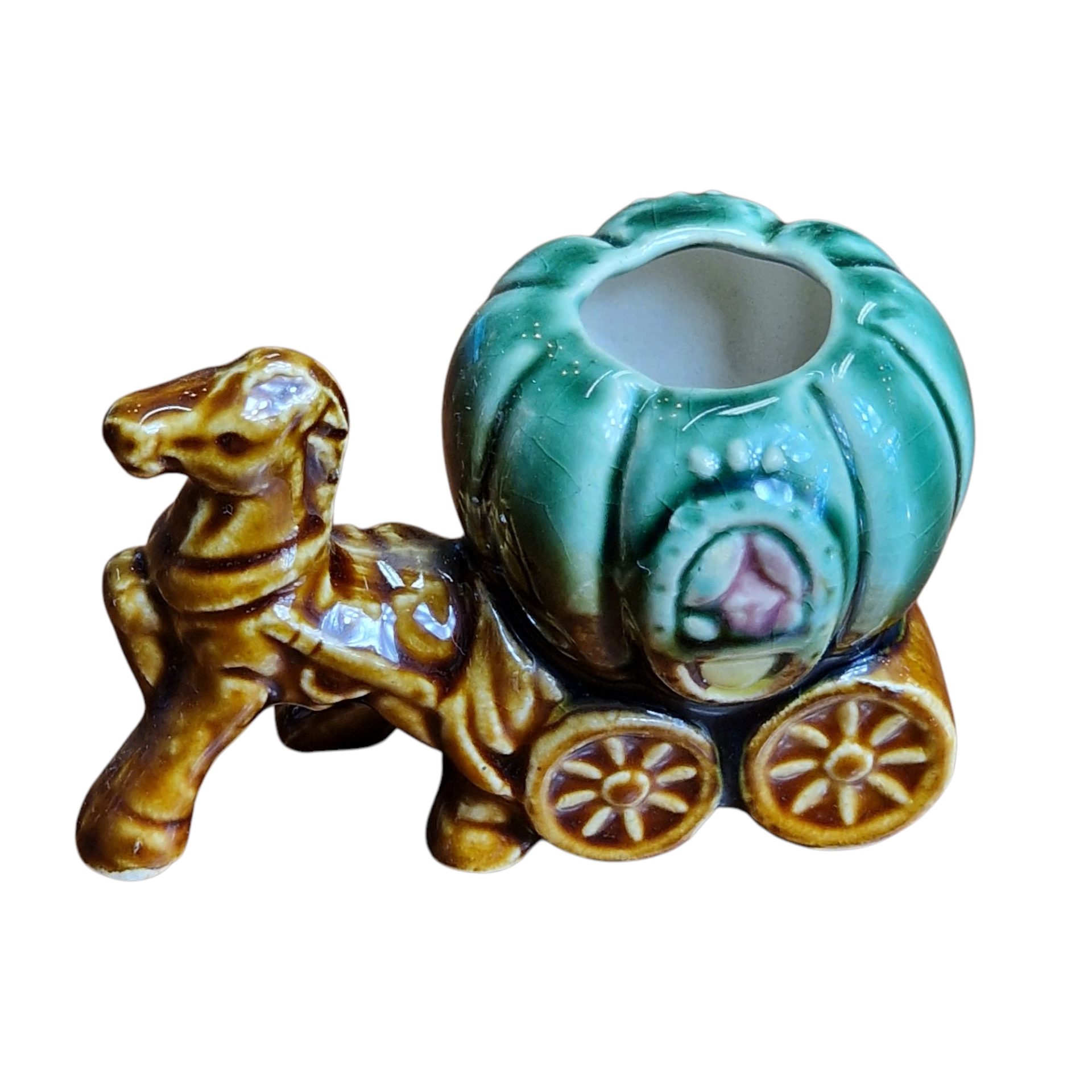 Paliteiro em cerâmica vidrada com forma de carruagem de abóbora puxada por cavalo