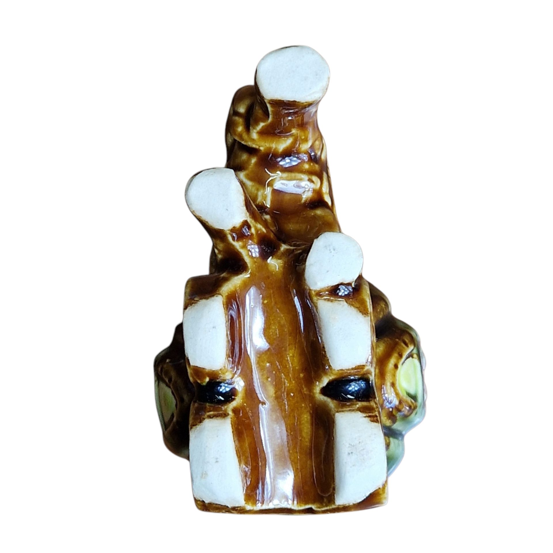 Paliteiro em cerâmica vidrada com forma de carruagem de abóbora puxada por cavalo