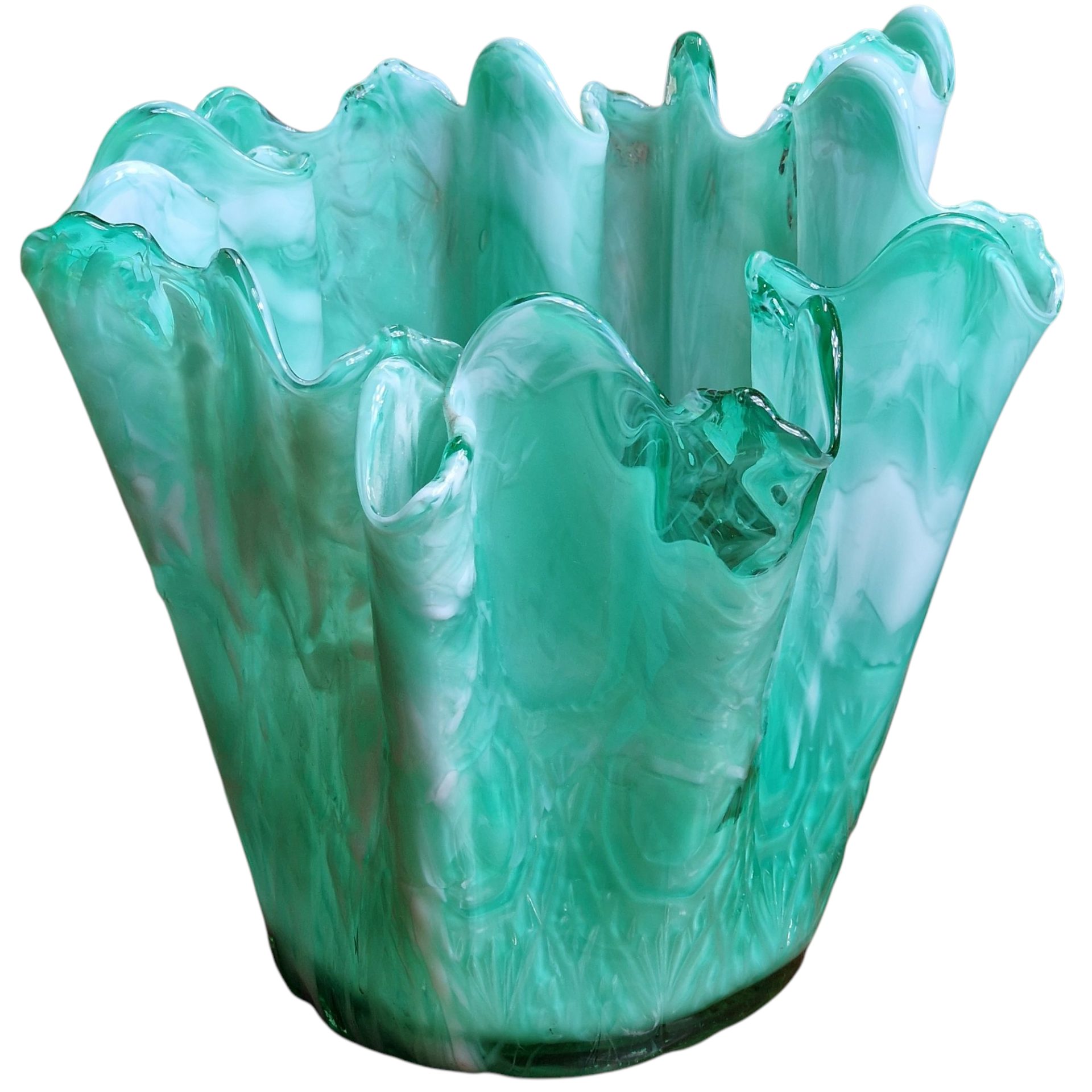 Jarra decorativa em vidro moldado com acabamento ondulado verde e branco