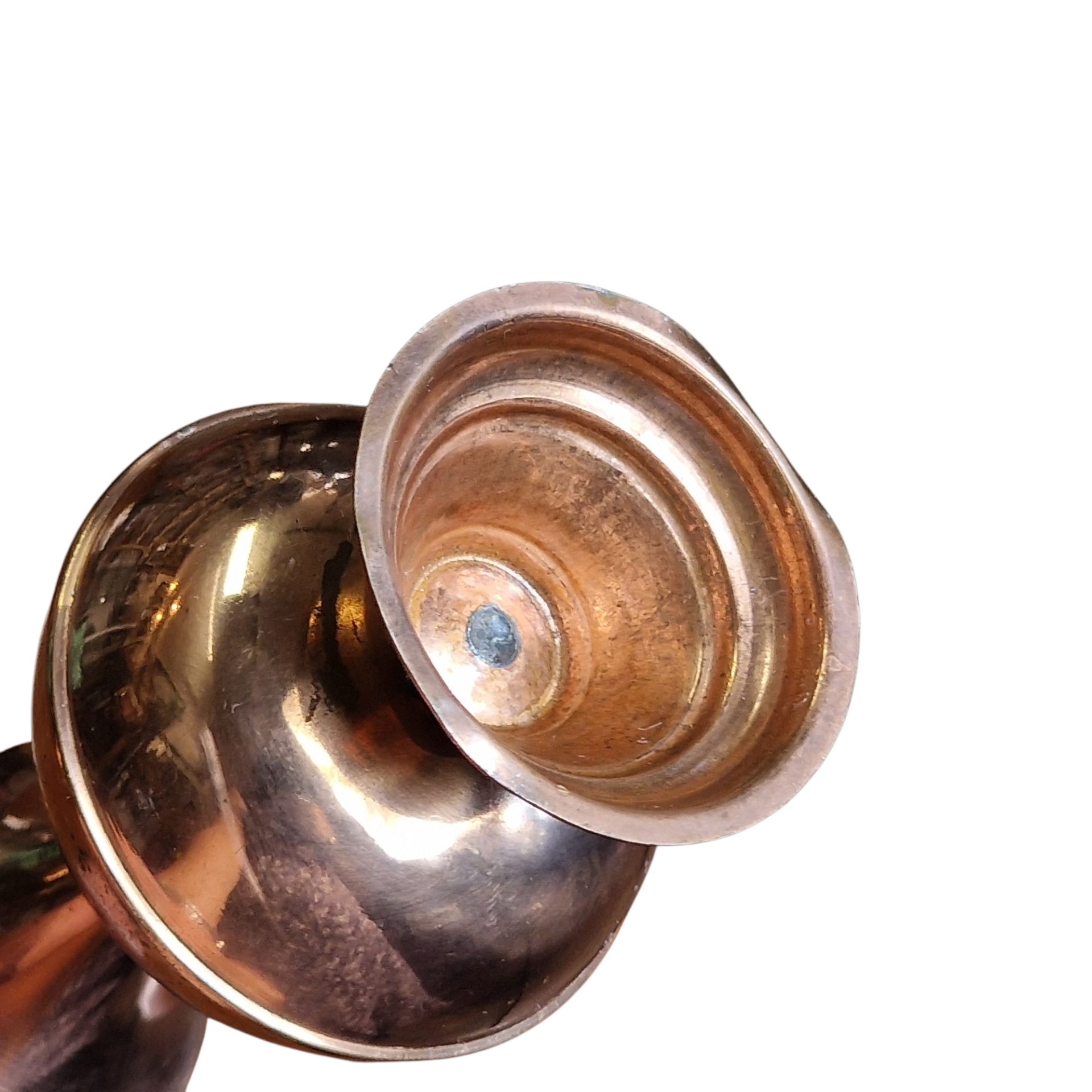 Jarra decorativa em cobre com asa curvilínea