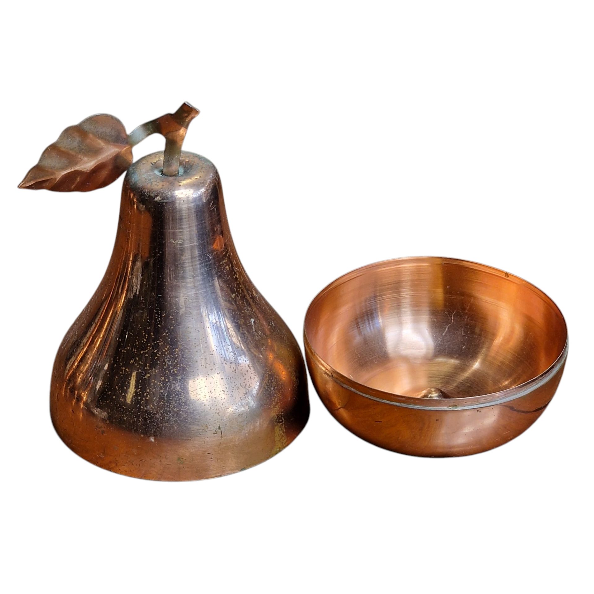 Pera decorativa em cobre com compartimento oculto