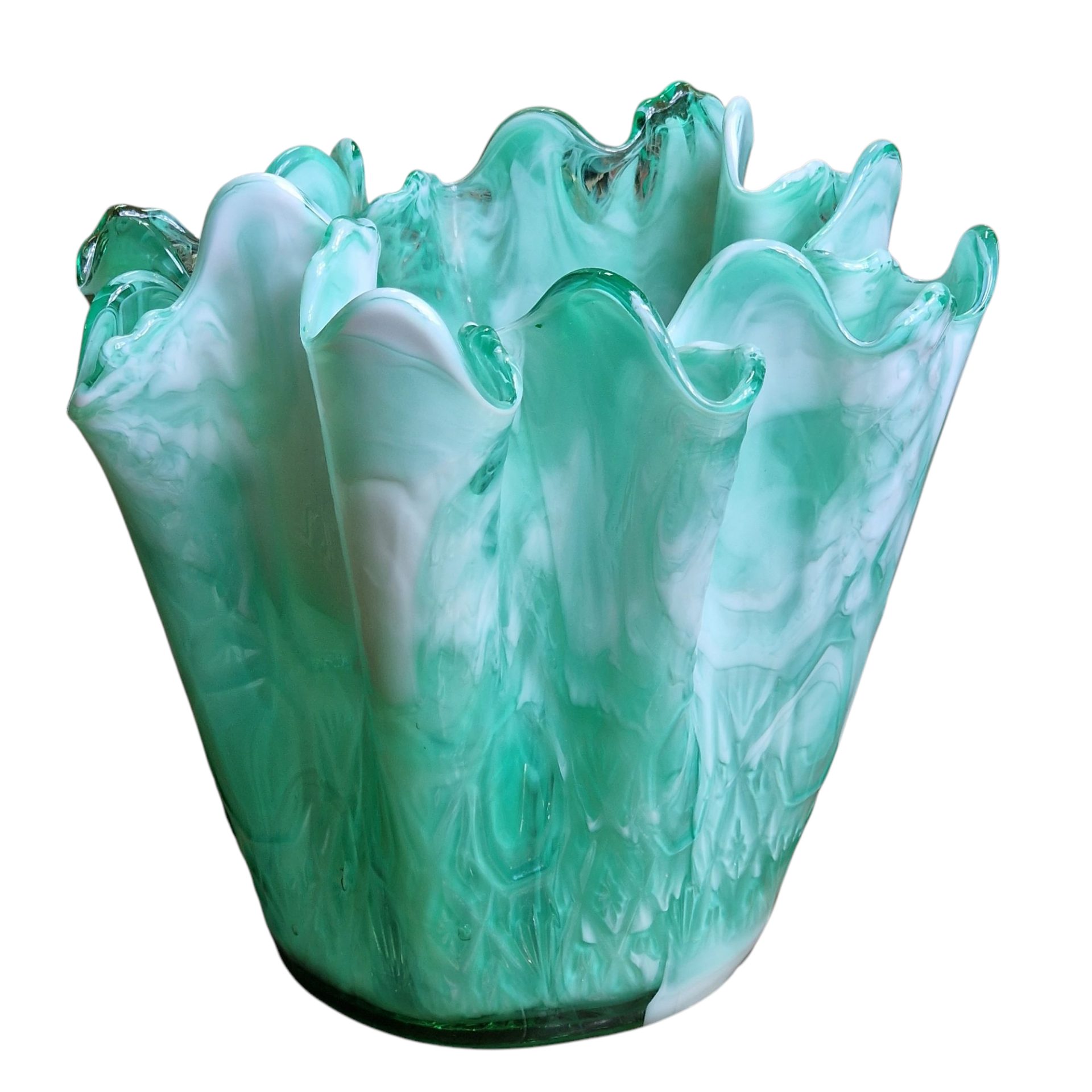 Jarra decorativa em vidro moldado com acabamento ondulado verde e branco