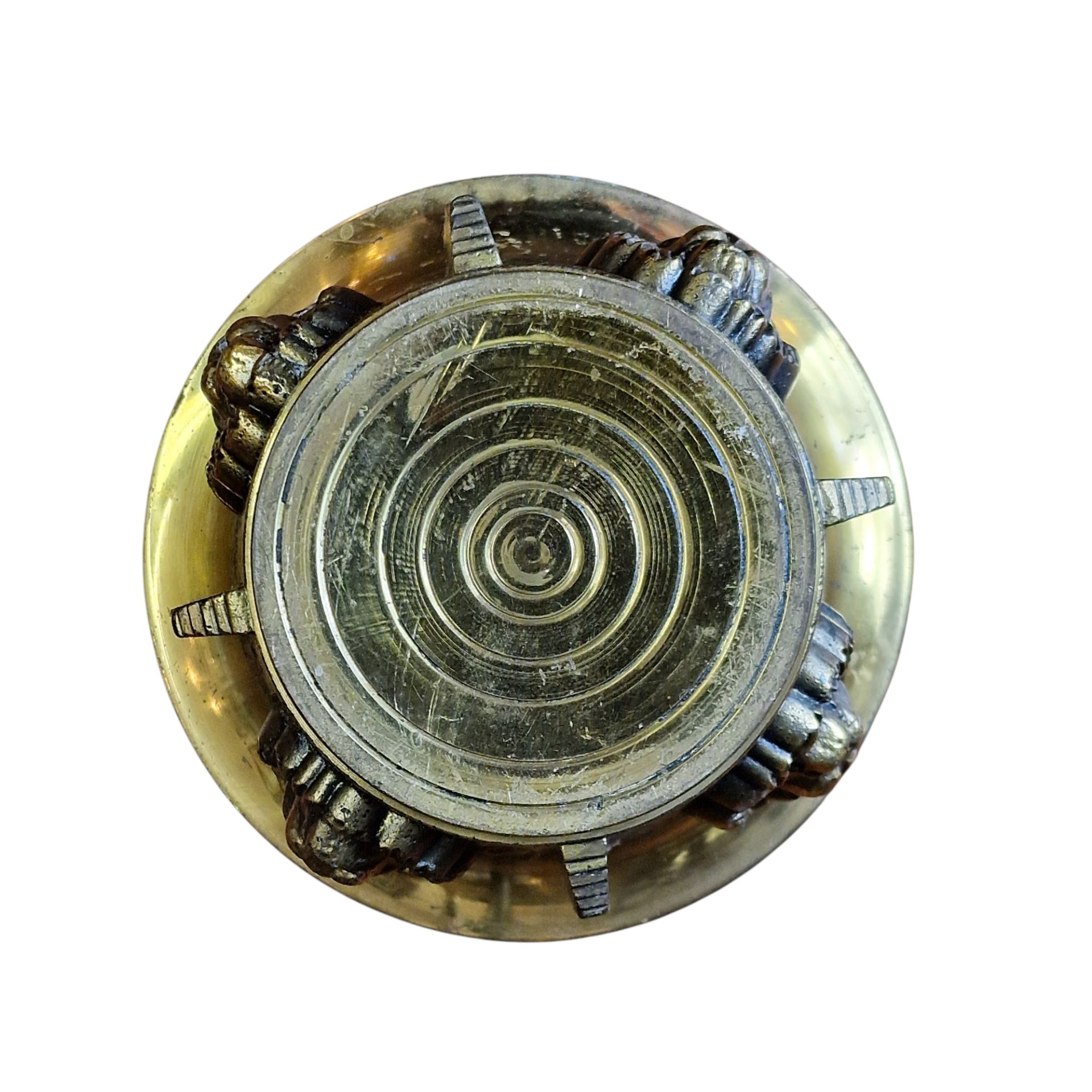 Almofariz em bronze com pilão e decoração de cabeças de leão