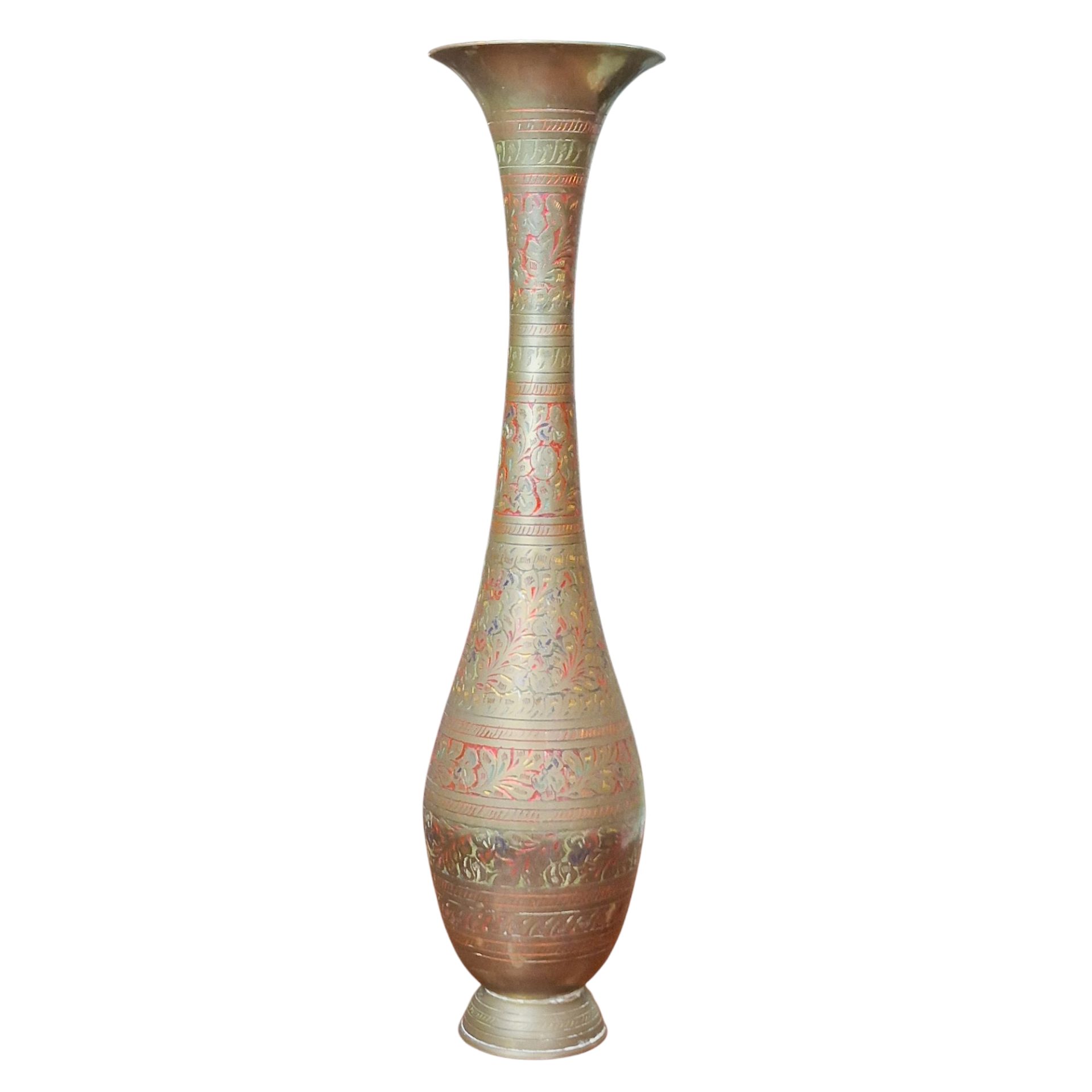 Jarra decorativa em latão gravado – 44 cm