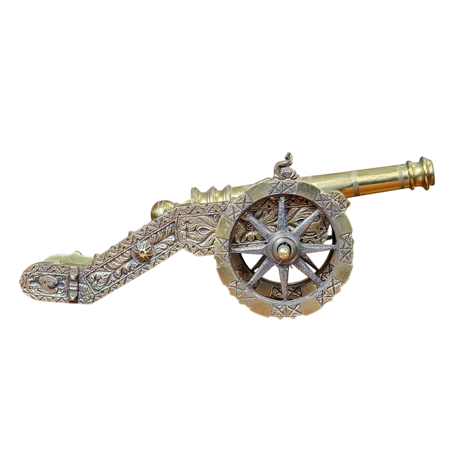 Canhão decorativo em metal com inscrição “Portugal”