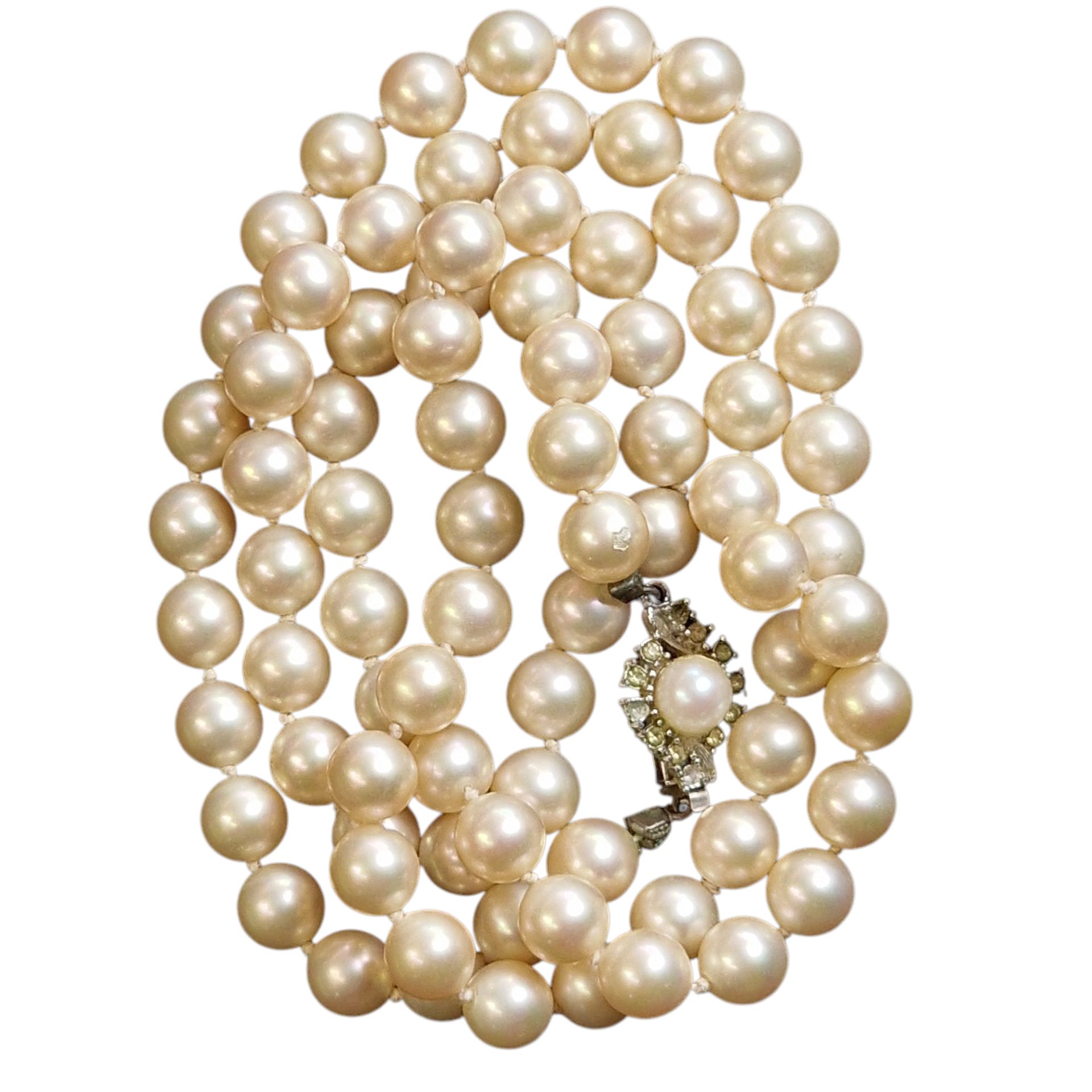 Colar de Pérolas com Fecho Decorado