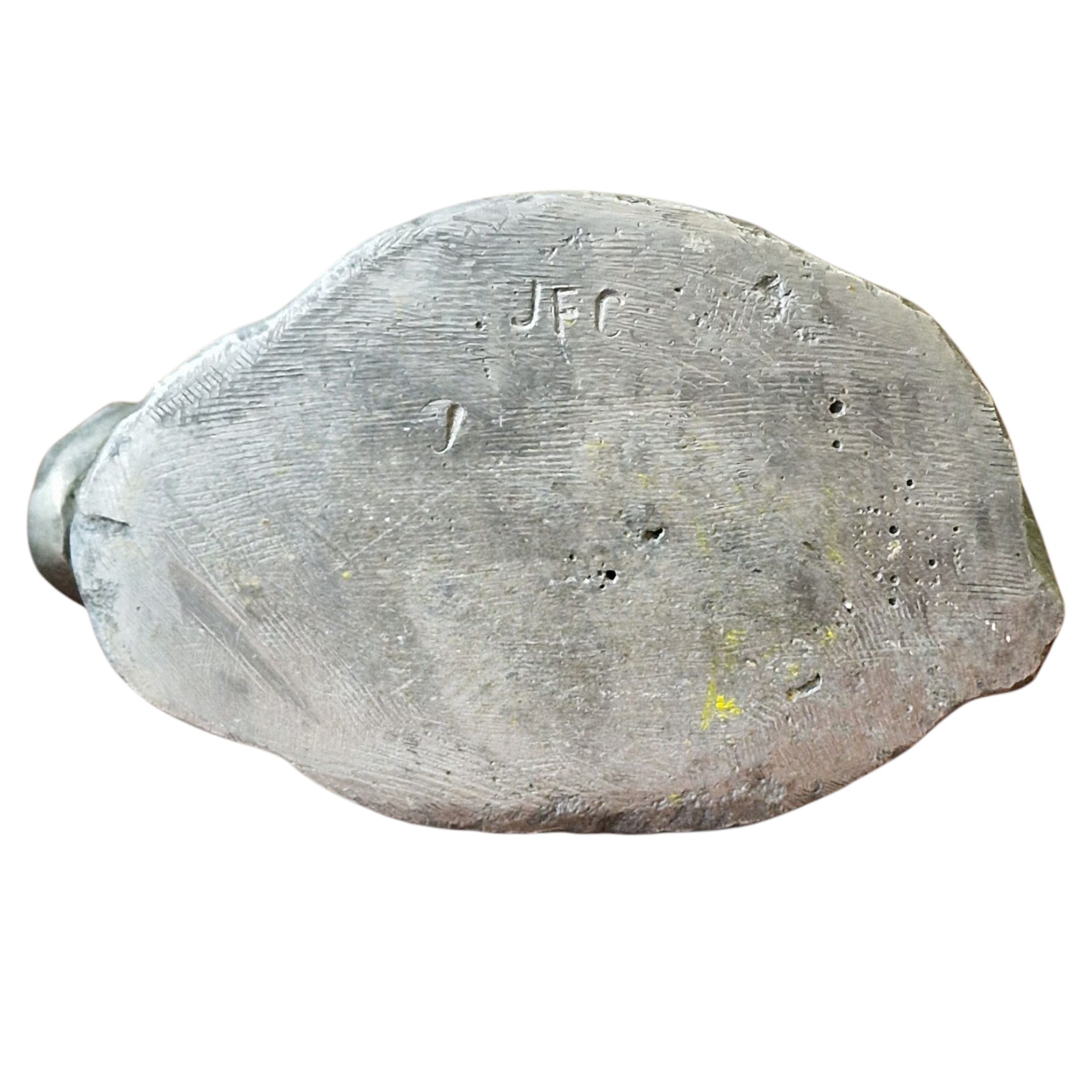 Par de Bustos de Cavalo em Metal – Travalivros com Assinatura “JFC”