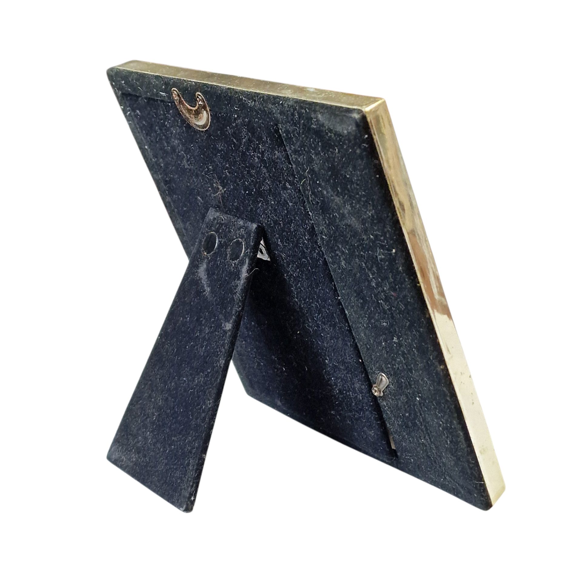 Moldura metálica com rosa em relevo e acabamento madrepérola