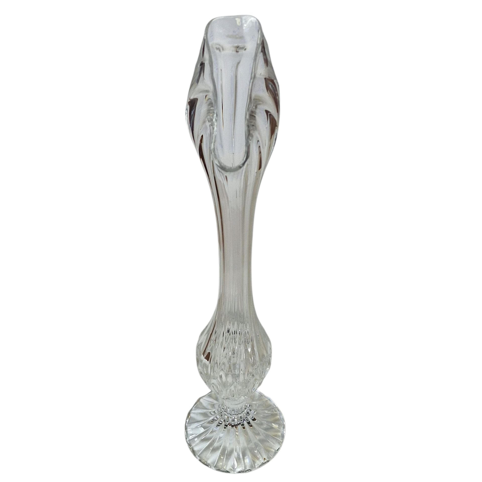 Jarra Solitária em Cristal Lapidado – Elegância Intemporal para Uma Flor