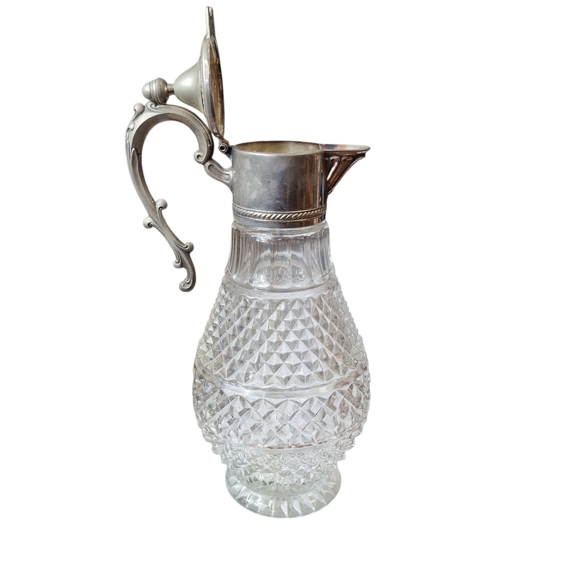 Jarra decorativa com banho de prata – design clássico em metal ornamentado