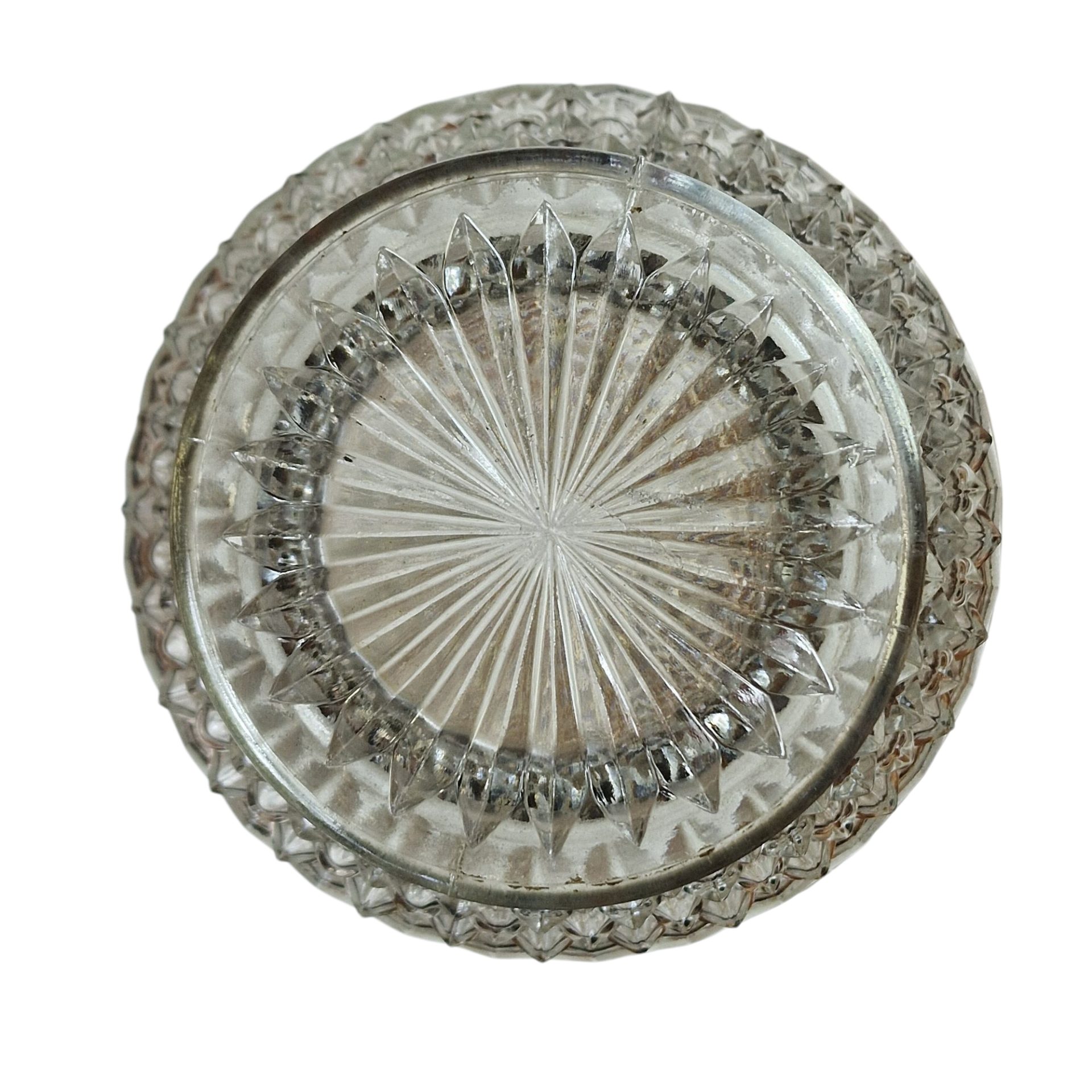 Jarra decorativa com banho de prata – design clássico em metal ornamentado