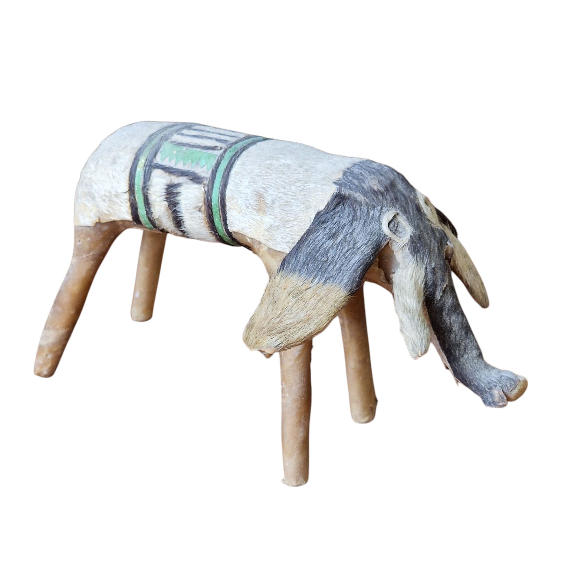 Escultura Animal em Barro com Revestimento em Couro e Pêlo Natural