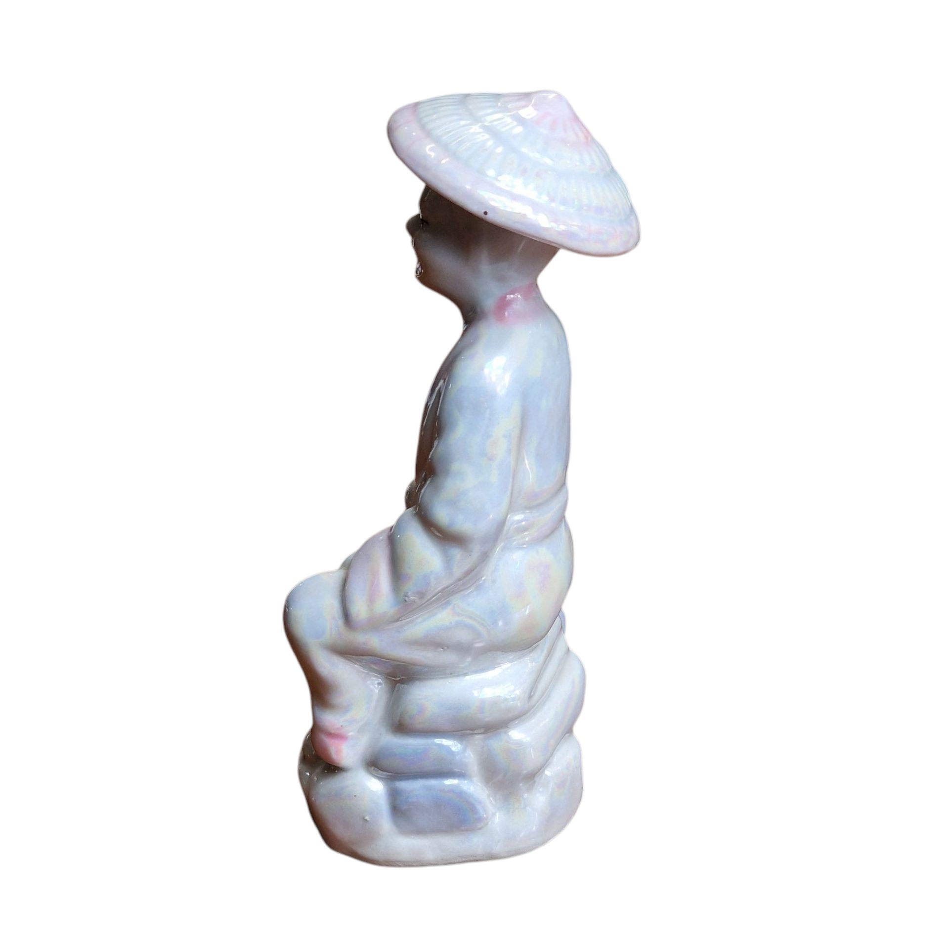 Estatueta Oriental Iridescente com Pescador