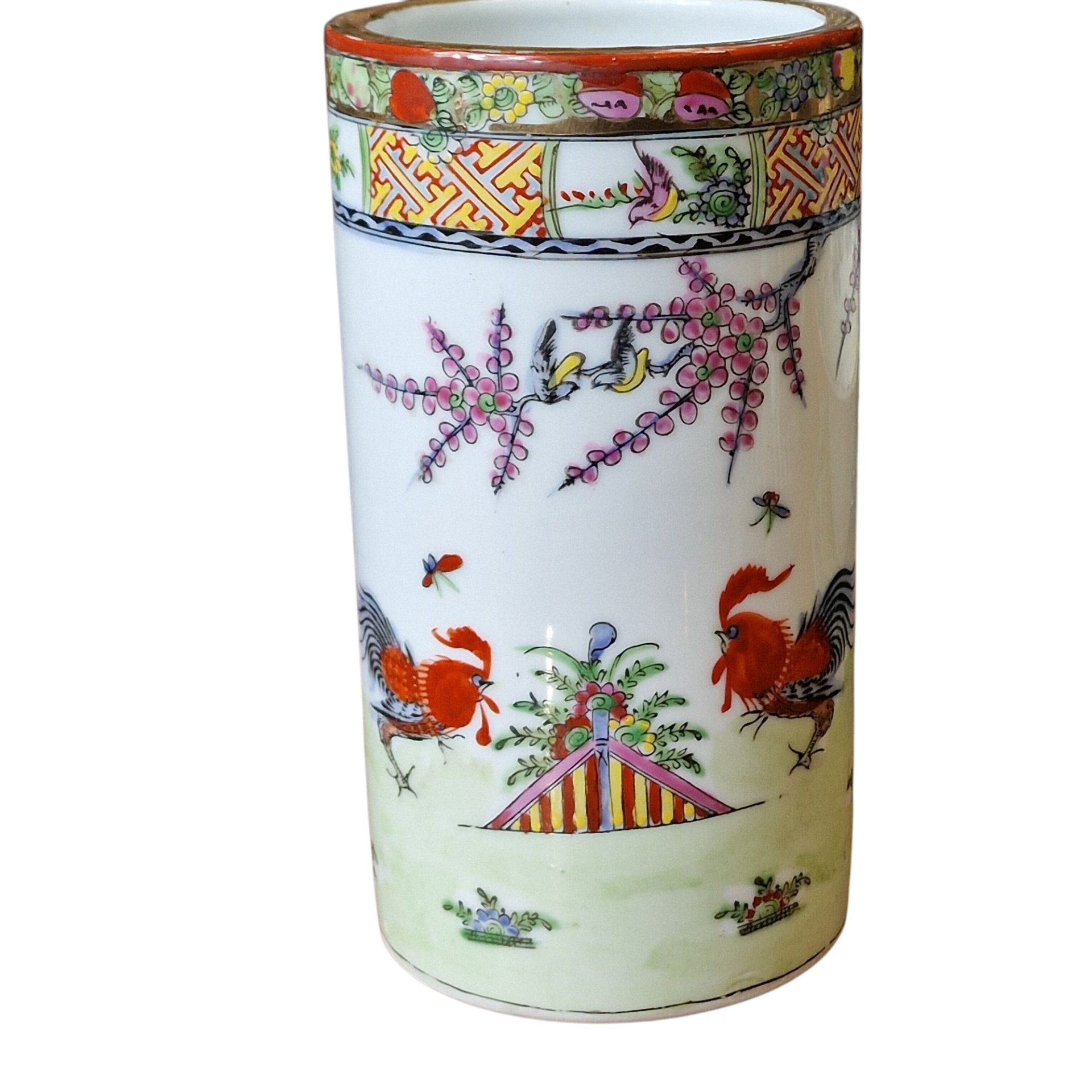 Vaso cilíndrico oriental com decoração de galos – Fabrico em Macau
