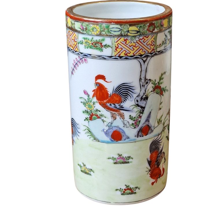 Vaso Cilíndrico Oriental com Decoração de Galos – Fabrico em Macau – 19 cm