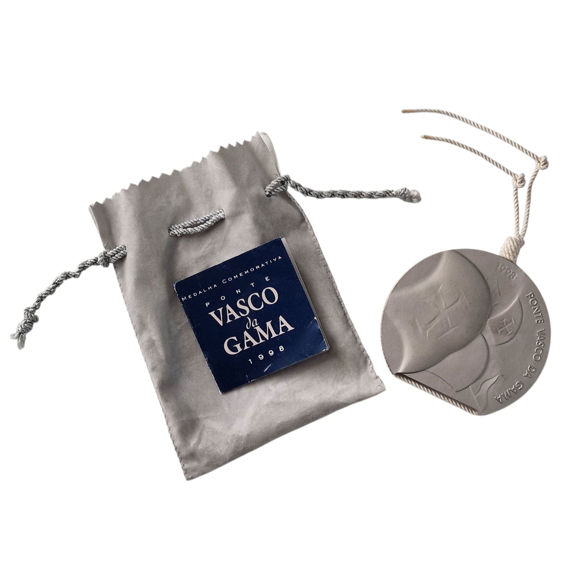 Medalha Comemorativa Ponte Vasco da Gama 1998 em Bronze – INCM, José Aurélio, com Bolsa e Folheto – Como Nova