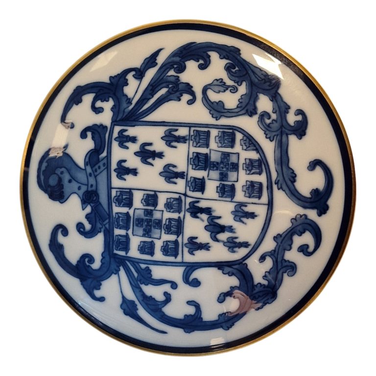 Caixa Redonda “Matias de Albuquerque” – SPAL – Porcelana decorada com brasão heráldico – 14,5 cm