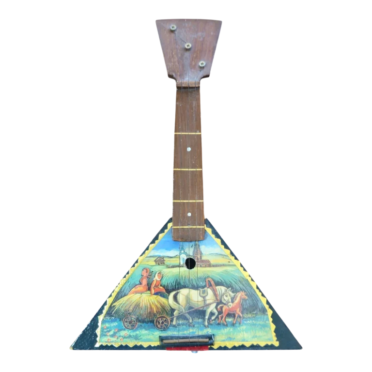 Balalaika Russa Decorativa com Cena Folclórica Pintada