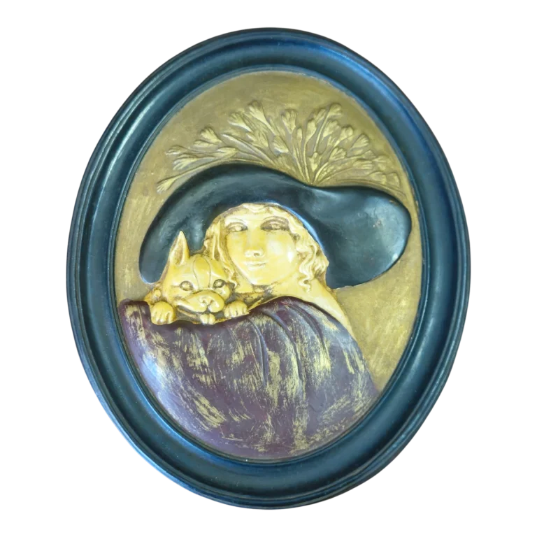 Placa Decorativa de Parede “Lady with Dog” – por Erma Gilliand Duncan 27x23cm