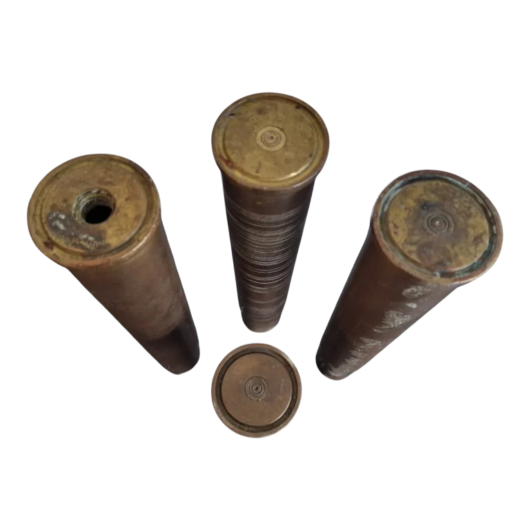 Conjunto de Cartuchos Antigos em Latão (Inertes) – Inclui Exemplar 40 mm