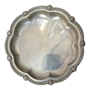 Prato Decorativo Antigo em Prata Portuguesa com Bordo Recortado – Punção Águia – 24,5 cm