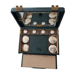 Necessaire Vintage em Pele, Latão e Prata com Frascos Originais