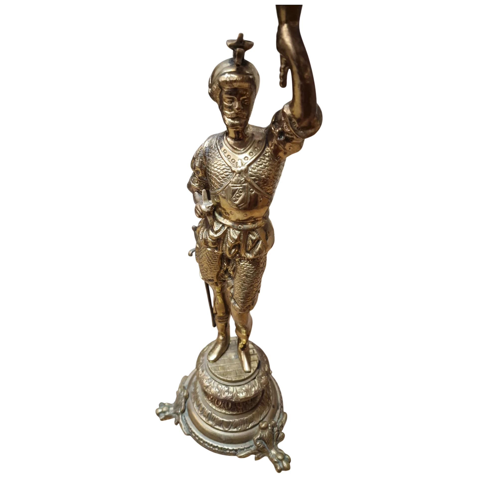 Candeeiro Vintage em Latão com Figura de Soldado Medieval e Abat-jour em Forma de Chama – Anos 60/70