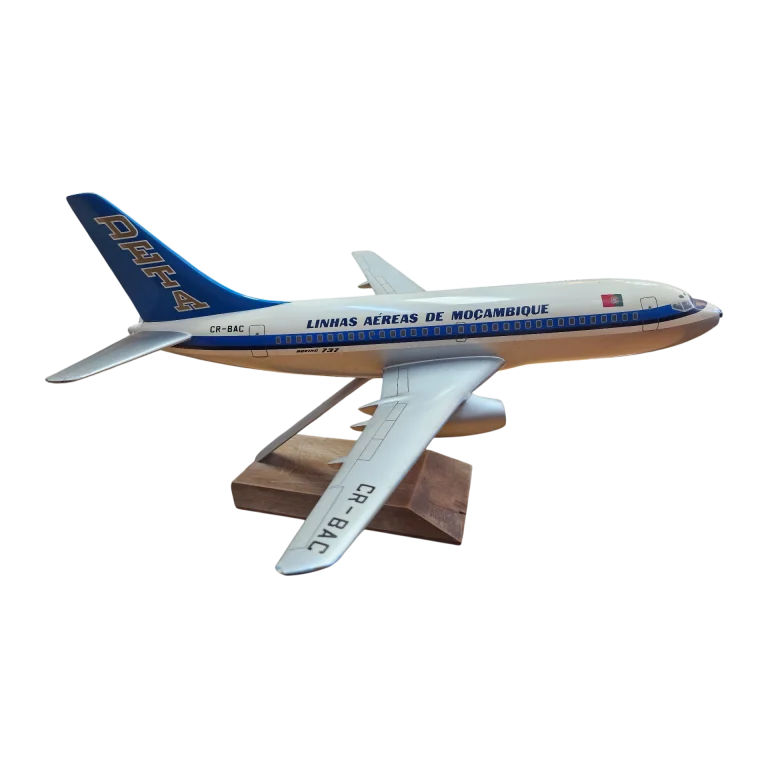 Maquete Boeing 737 DETA CR-BAC – PacMin Miniatures (c. anos 70) 49x48cm