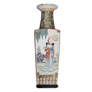 Jarrão Oriental em Porcelana Policromada com Base em Madeira - 47 cm