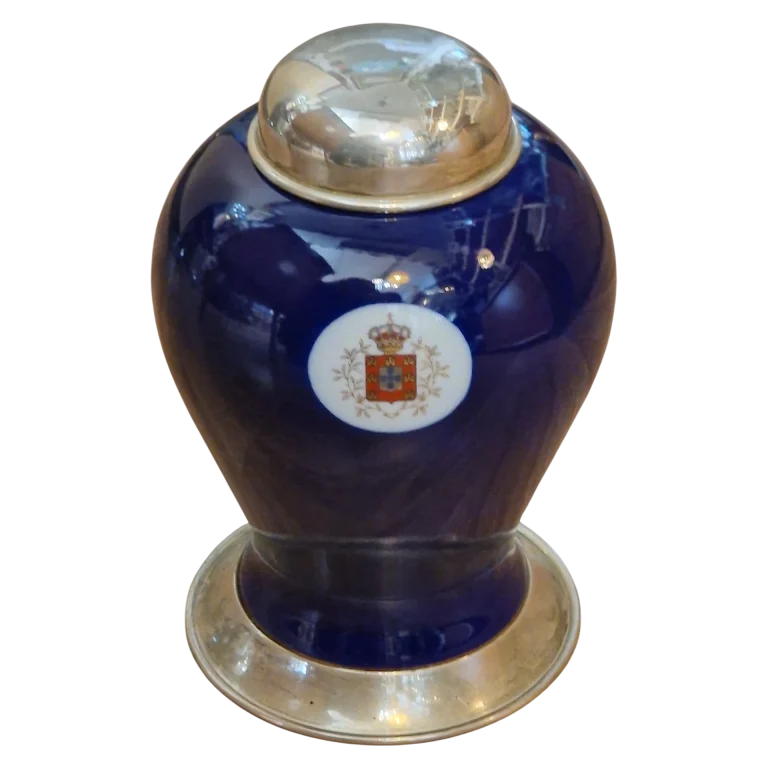 Pote Leitão & Irmão em Porcelana Azul-Cobalto com Base e Tampa em Prata 925 – Antigos Joalheiros da Coroa – 19 cm