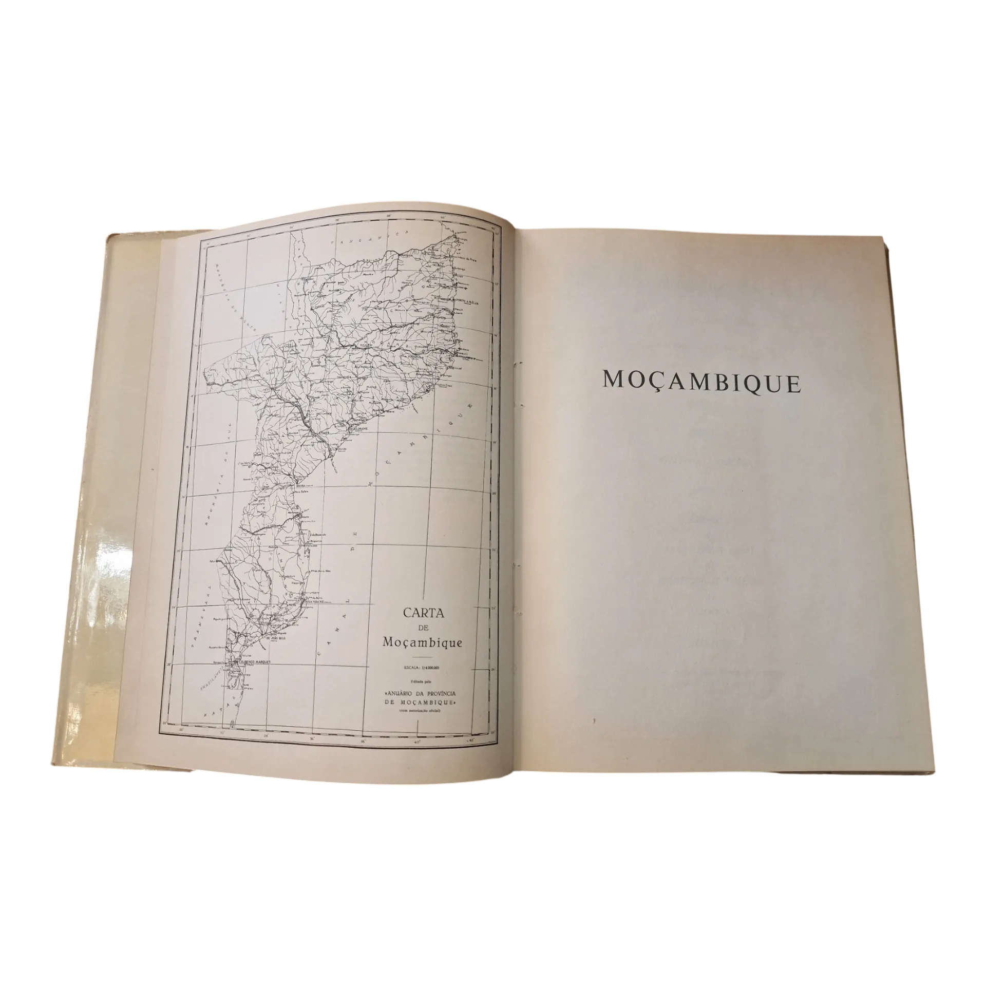 Moçambique — Dr. Frederic P. Marjay, com estudo de Otto von Habsburg | Bertrand, 1963 | Exemplar com dedicatória assinada