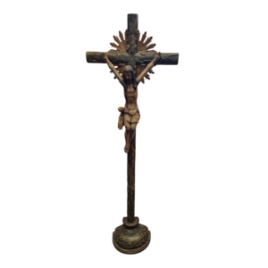 Grande Crucifixo de Altar com Cristo Policromado e Resplendor Dourado – c. 1890–1920 – 142 cm